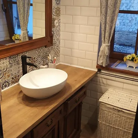 U Holoubku Hruba Vrbka